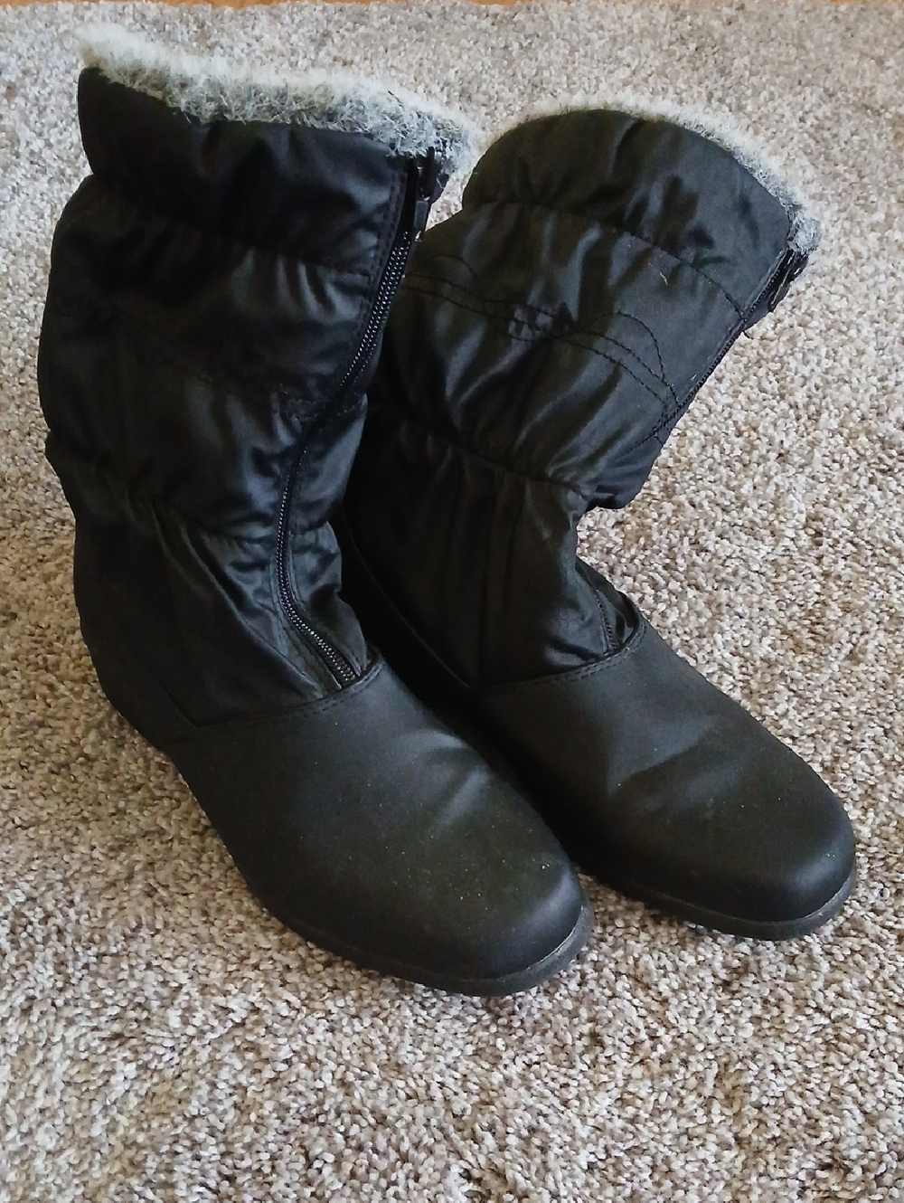 Women’s Black Winter Boots with Faux Fur Trim Size 8